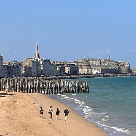 Le Cezembre, Au Pied De La Plage Saint-Malo Exterior foto