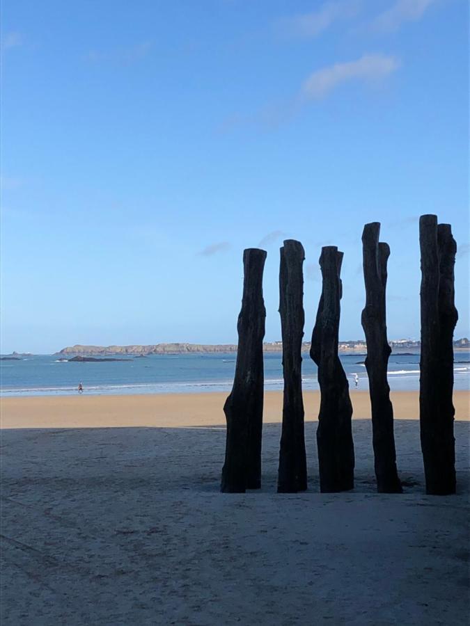 Le Cezembre, Au Pied De La Plage Saint-Malo Exterior foto