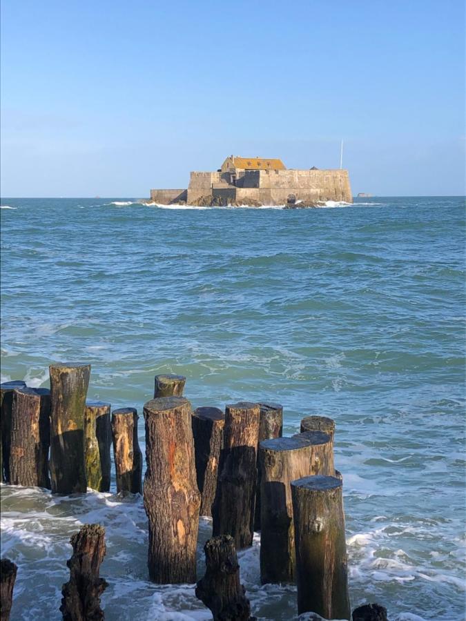 Le Cezembre, Au Pied De La Plage Saint-Malo Exterior foto