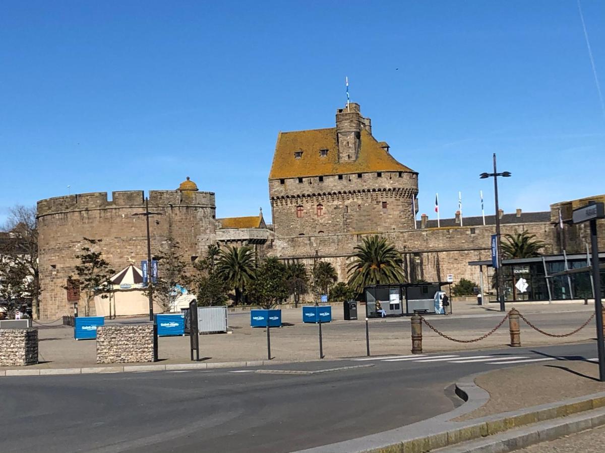 Le Cezembre, Au Pied De La Plage Saint-Malo Exterior foto